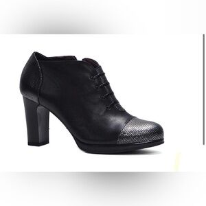 Pitillos
1102 BLACK
MIX Made in Spain Leather 6.5 Spain size 37